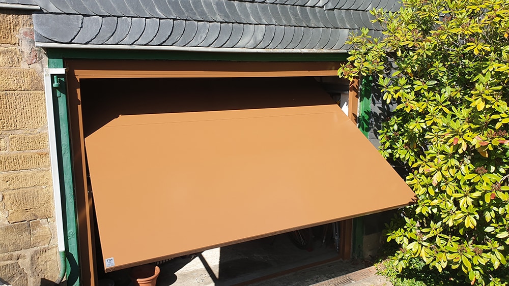 aqualock-garagenschwingtor-braun