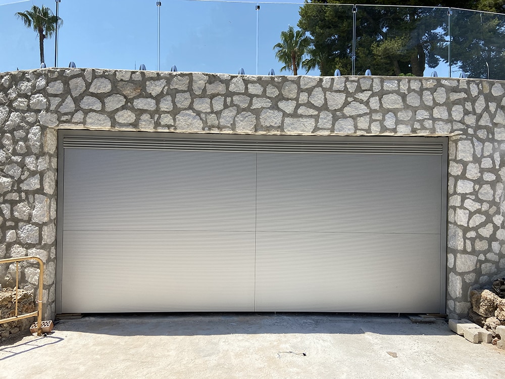 aqualock-garagenschwingtor-v500-außen-weiß