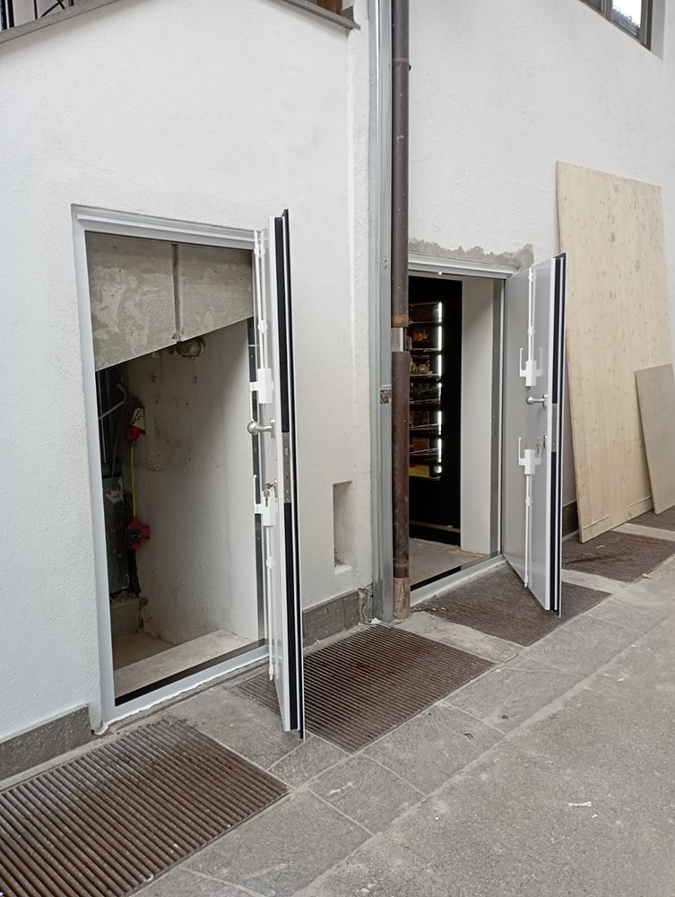 aqualock-nebentüren-v1-außen-geöffnet